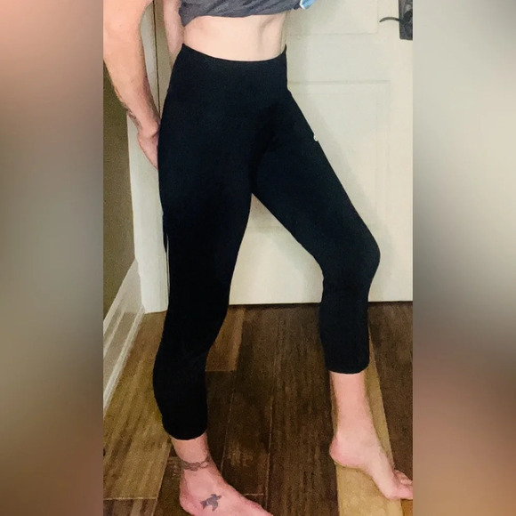 Champion Black Leggings Women
Size XS  White C Logo
Stretch High Rise Crop - Picture 2 of 5